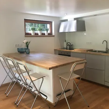 Modern 50 Sqm 아파트